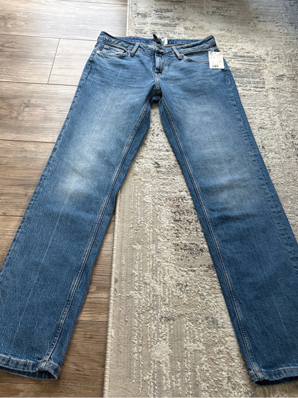 H&M Classic Straight-Leg Women's Jeans in Medium Blue